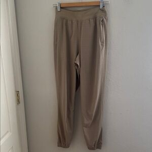 Lululemon perforated Joggers size 4